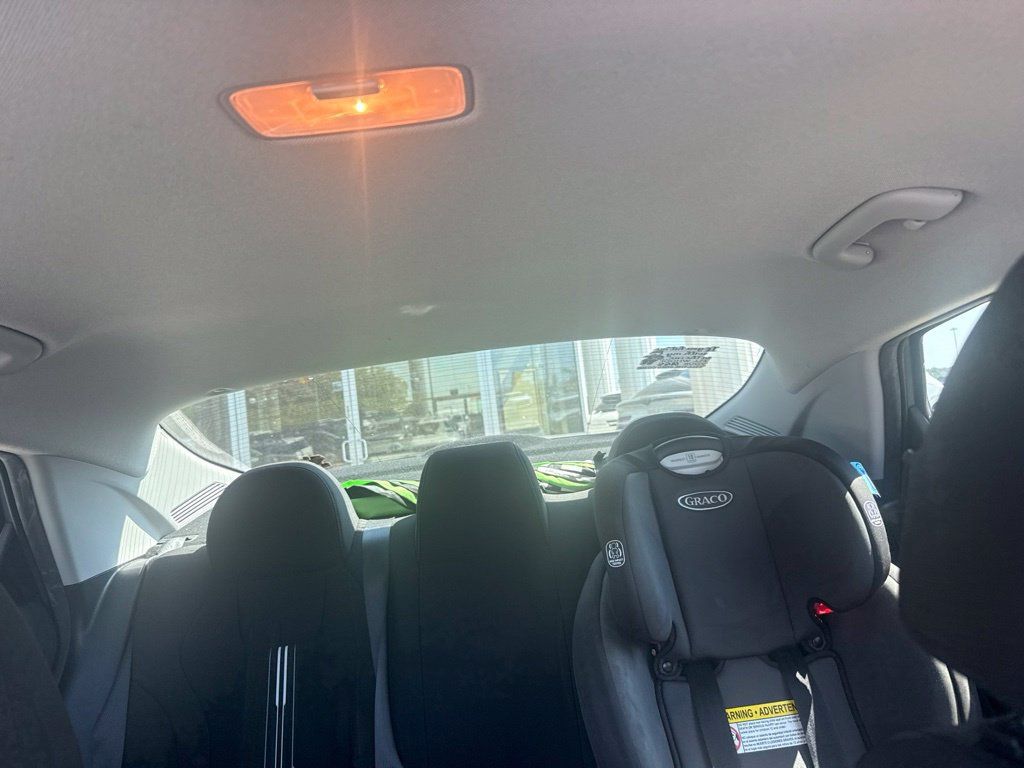 Used 2023 Hyundai Elantra SEL w/ Cargo Package FWD image 2
