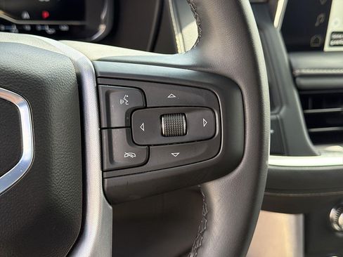 Used 2024 GMC Yukon SLT RWD image 36