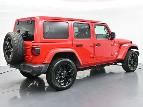 Used 2024 Jeep Wrangler Unlimited Sahara AWD/4WD image 7