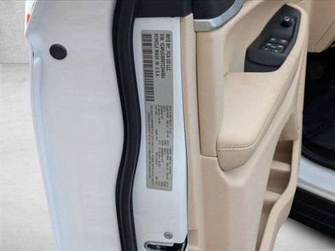 New 2026 Jeep Grand Cherokee Limited RWD image 19
