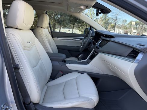 Used 2017 Cadillac XT5 Luxury w/ Driver Awareness Package image 35