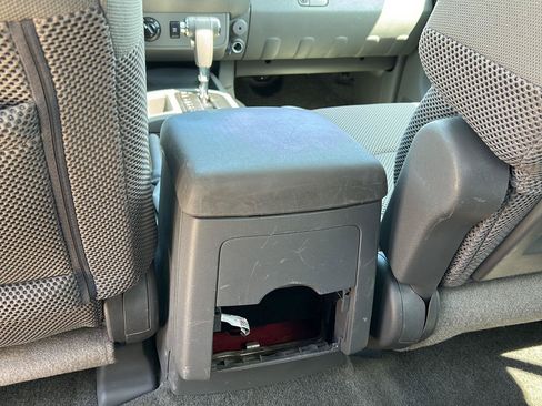 Used 2010 Nissan Frontier SE w/ Moonroof Pkg AWD/4WD image 21