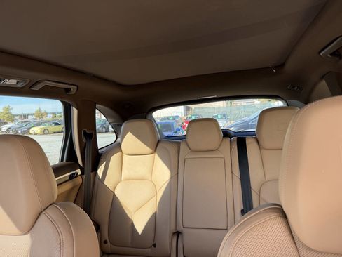 Used 2017 Porsche Cayenne Platinum Edition image 17