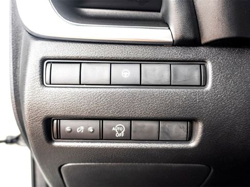 Used 2023 Nissan Rogue SV image 16