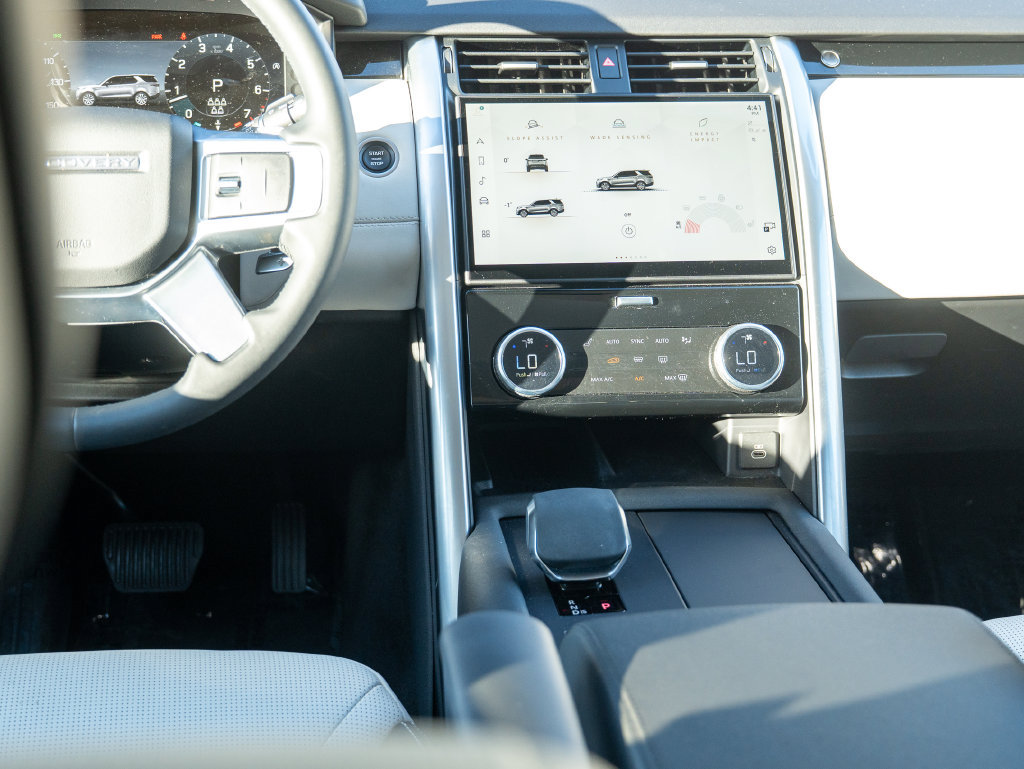 Certified 2025 Land Rover Discovery S AWD/4WD image 21