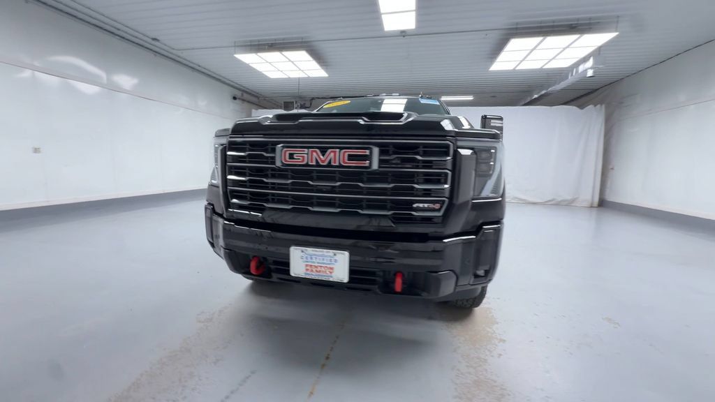 Used 2025 GMC Sierra 2500 AT4 AWD/4WD image 3