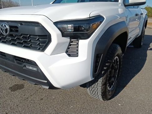 Used 2024 Toyota Tacoma TRD Off-Road image 9
