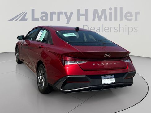 Certified 2024 Hyundai Elantra SEL FWD image 4