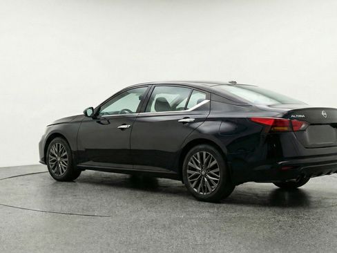 Used 2025 Nissan Altima 2.5 SV FWD image 6