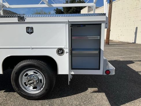 New 2025 Ford F350 XL w/ XL Chrome Package RWD image 17