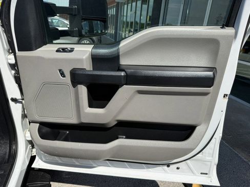 Used 2017 Ford F550 2WD Regular Cab Super Duty image 18