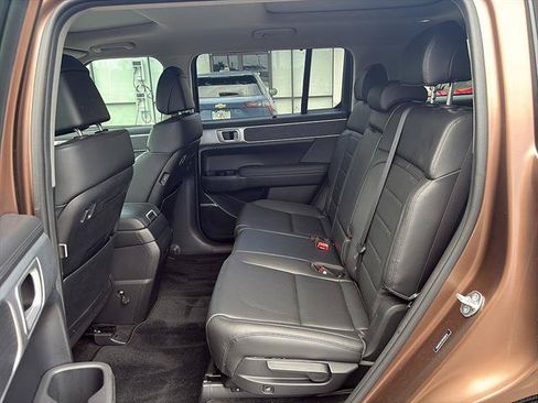 Used 2024 Hyundai Santa Fe Limited FWD image 18
