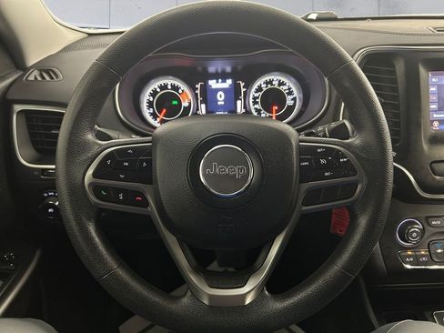 Used 2019 Jeep Cherokee Latitude w/ Popular Appearance Group FWD image 9