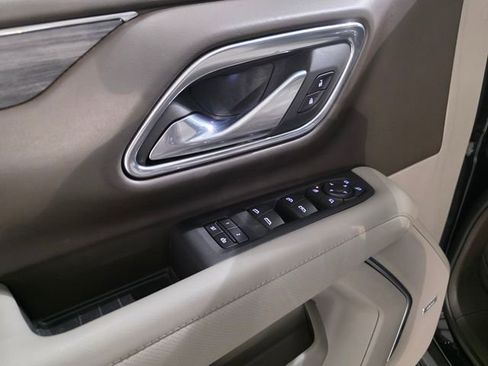 Certified 2023 GMC Yukon SLT w/ SLT Luxury Package image 12