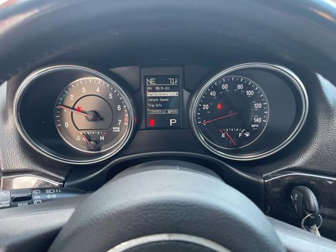 Used 2012 Jeep Grand Cherokee Laredo w/ Laredo E Group image 18