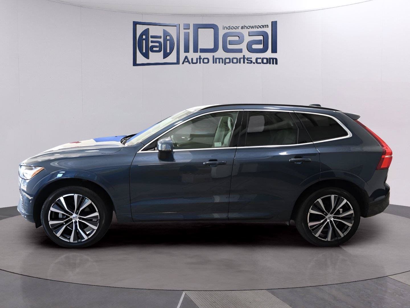 Used 2022 Volvo XC60 B5 Momentum w/ Protection Package AWD/4WD image 2