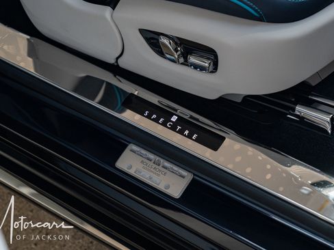Used 2024 Rolls-Royce Spectre w/ Spectre Launch Package image 32