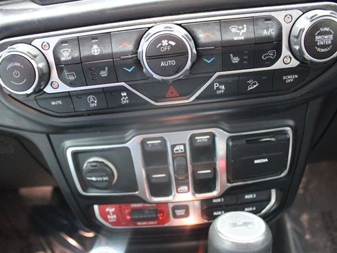 Used 2019 Jeep Wrangler Unlimited Rubicon AWD/4WD image 17