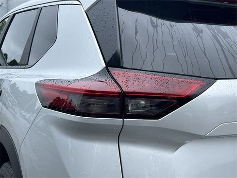 Certified 2025 Nissan Rogue S image 27