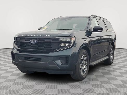 New 2026 Ford Expedition Active image 3
