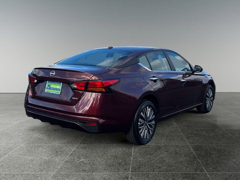 Used 2025 Nissan Altima 2.5 SV AWD/4WD image 7