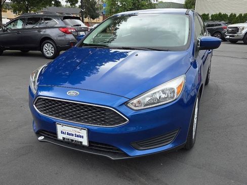Used 2018 Ford Focus SE FWD image 3