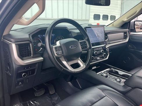 Used 2024 Ford Expedition XLT image 18