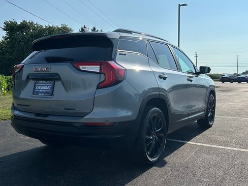 Used 2023 GMC Terrain SLE w/ Driver Convenience Package image 7