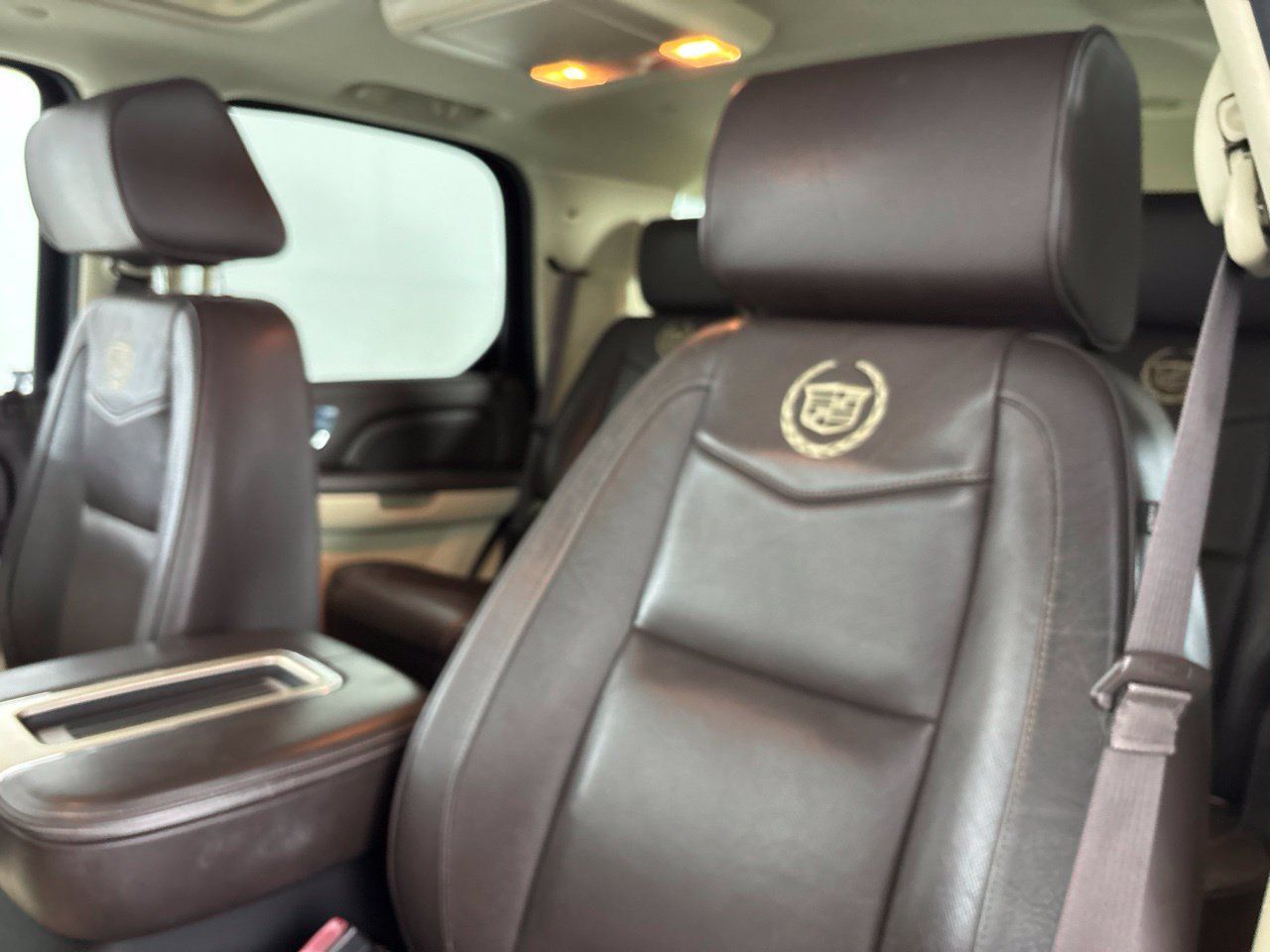 Used 2014 Cadillac Escalade Platinum AWD/4WD image 11