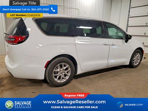Used 2024 Chrysler Pacifica Touring-L FWD image 4