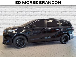 Used 2022 Toyota Sienna XLE Woodland Edition video 2