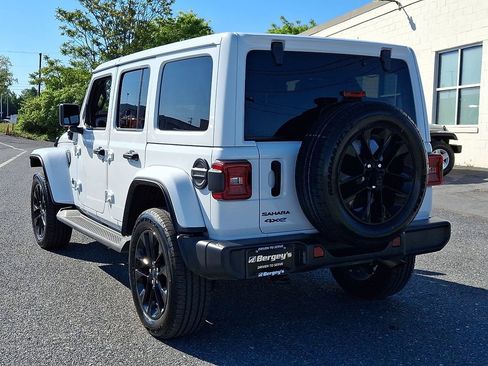 Used 2025 Jeep Wrangler Unlimited Sahara AWD/4WD image 7