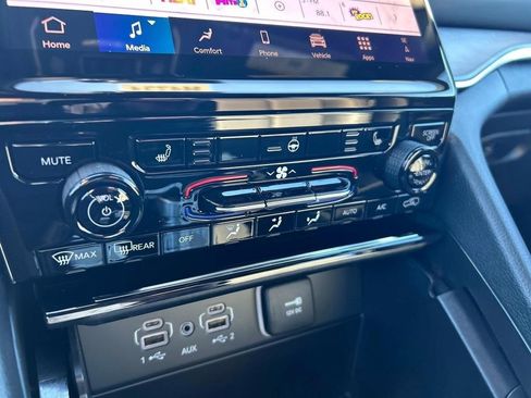 New 2025 Jeep Grand Cherokee Limited image 10