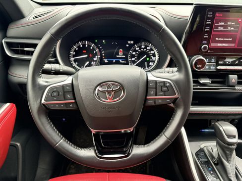 Used 2021 Toyota Highlander XSE AWD/4WD image 22