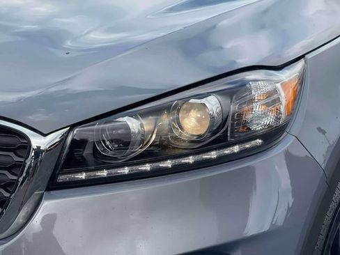 Used 2020 Kia Sorento S FWD image 9