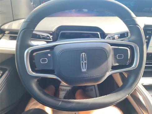 New 2025 Lincoln Nautilus Premier image 32