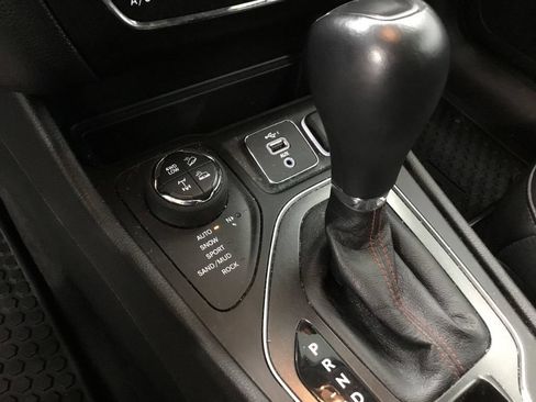 Used 2021 Jeep Cherokee Trailhawk w/ Trailer Tow Group AWD/4WD image 19