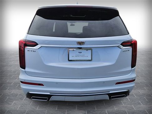 New 2025 Cadillac XT6 Luxury image 3