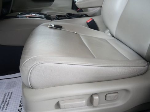 Used 2017 Honda Pilot Touring image 10