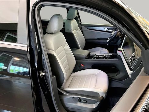 Used 2024 Volkswagen Atlas Cross Sport SEL R-Line AWD/4WD image 9