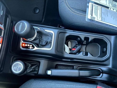 New 2025 Jeep Gladiator Sport image 21