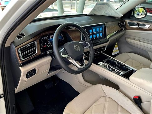 New 2026 Volkswagen Atlas SE w/ Black Wheel Package image 14