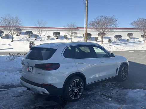 Used 2025 BMW X5 xDrive50e image 5
