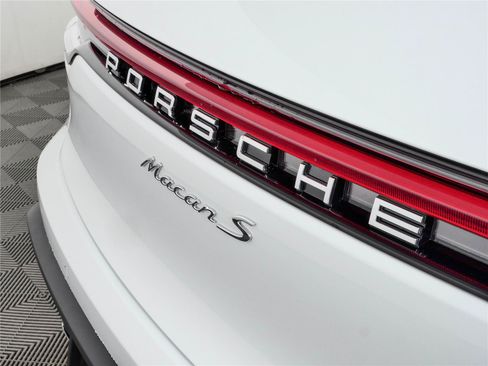New 2026 Porsche Macan Electric AWD/4WD image 38