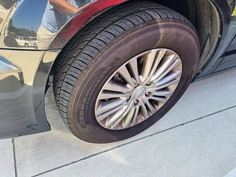 Used 2015 Chrysler Town & Country Touring-L w/ Driver Convenience Group FWD image 11