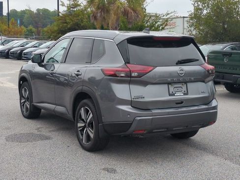 Certified 2025 Nissan Rogue SL w/ SL Premium Package FWD image 6
