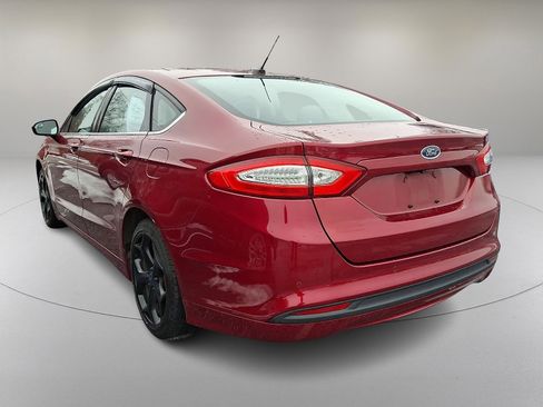 Used 2016 Ford Fusion SE image 6