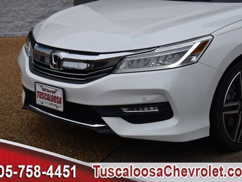 Used 2017 Honda Accord Touring image 40