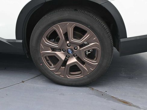 Used 2025 Subaru Ascent Bronze Edition image 5