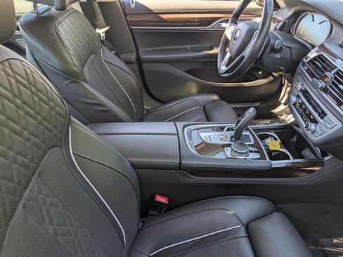 Used 2019 BMW 750i xDrive image 11